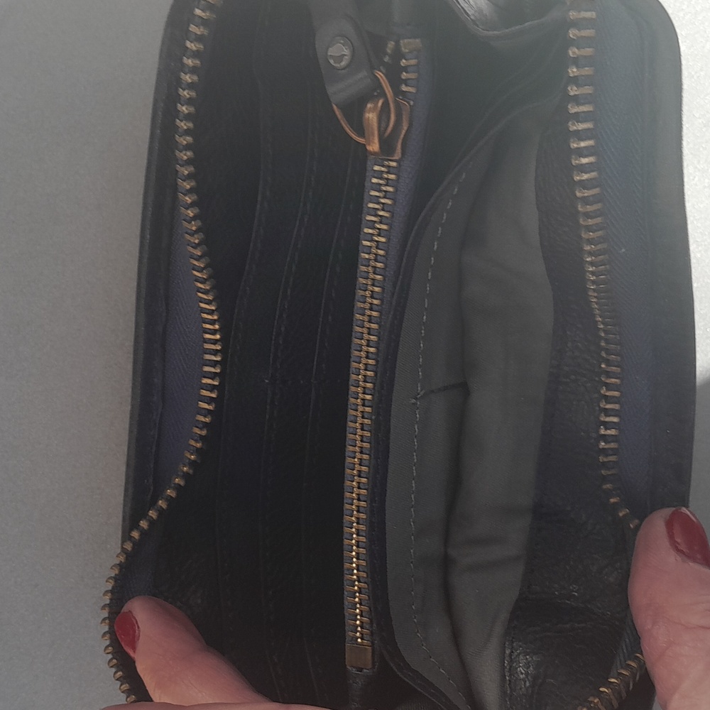 NwoT! Old Trend navy wallet with nail head -studs! F - Picture 5 of 6